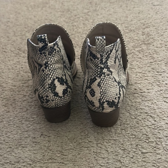 Snake skin booties - Picture 4 of 4